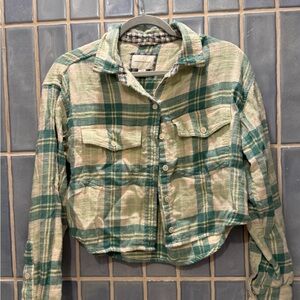 American Eagle Outfitters Green and Cream Plaid Cropped Shacket